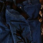 Bordando pantalones de Jean