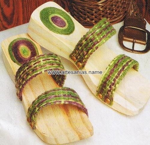 artesanias artesanias Zuecos de madera tejidos con lino