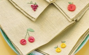Bordados artesanales 300x186 Hacer servilletas con bordados artesanales