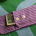 Artesanía para hacer un monedero con una camisa