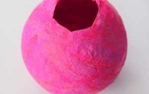lampara de papel 300x189 Artesanía para hacer una lámpara de papel